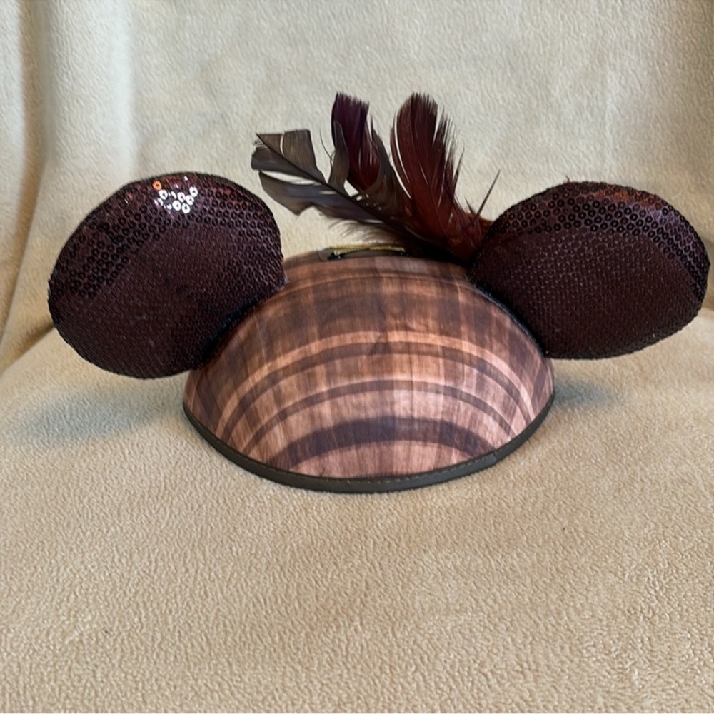 Disney Couture Chic Brown Sequin Feather Hat with Key Charm NWOT - Picture 2 of 6